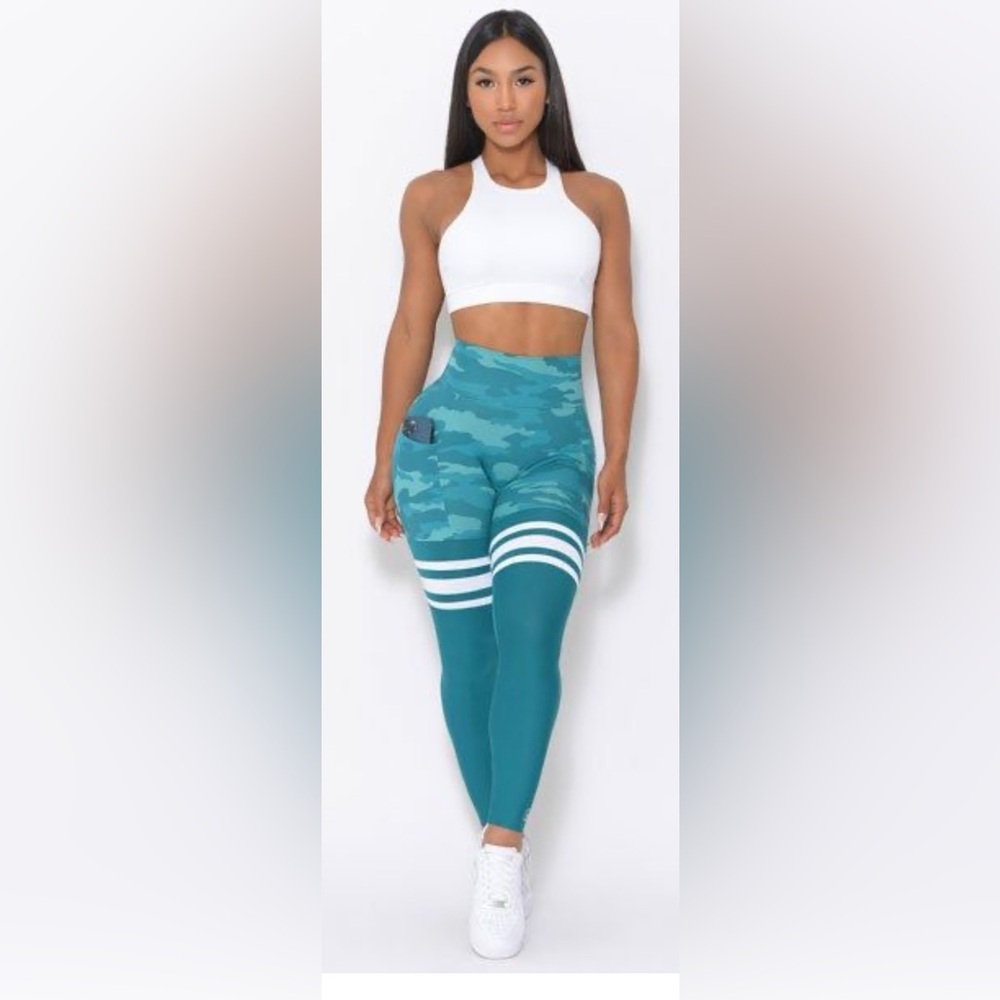 Bombshell Sportswear Teal Camouflage Leggings with Scrunch Butt